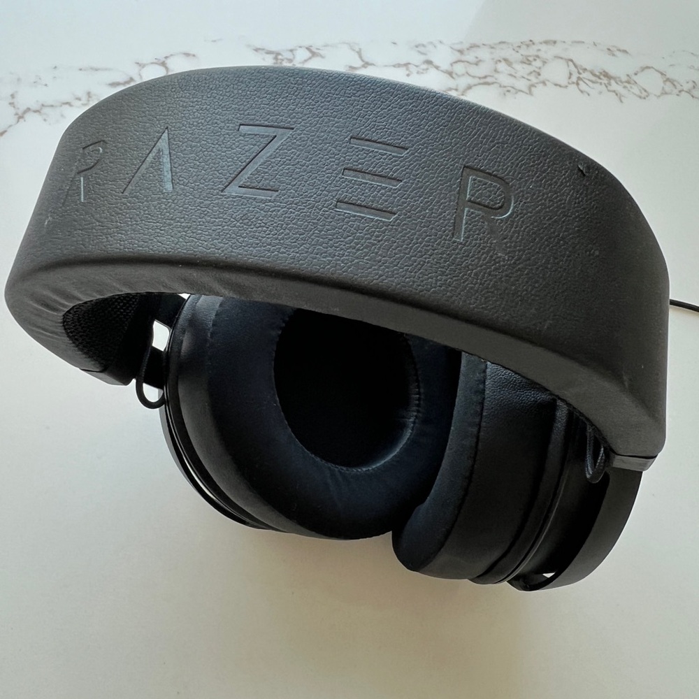 Razer Black Over-Ear Kraken Pro V2 Gaming Headphones with Sleek Design